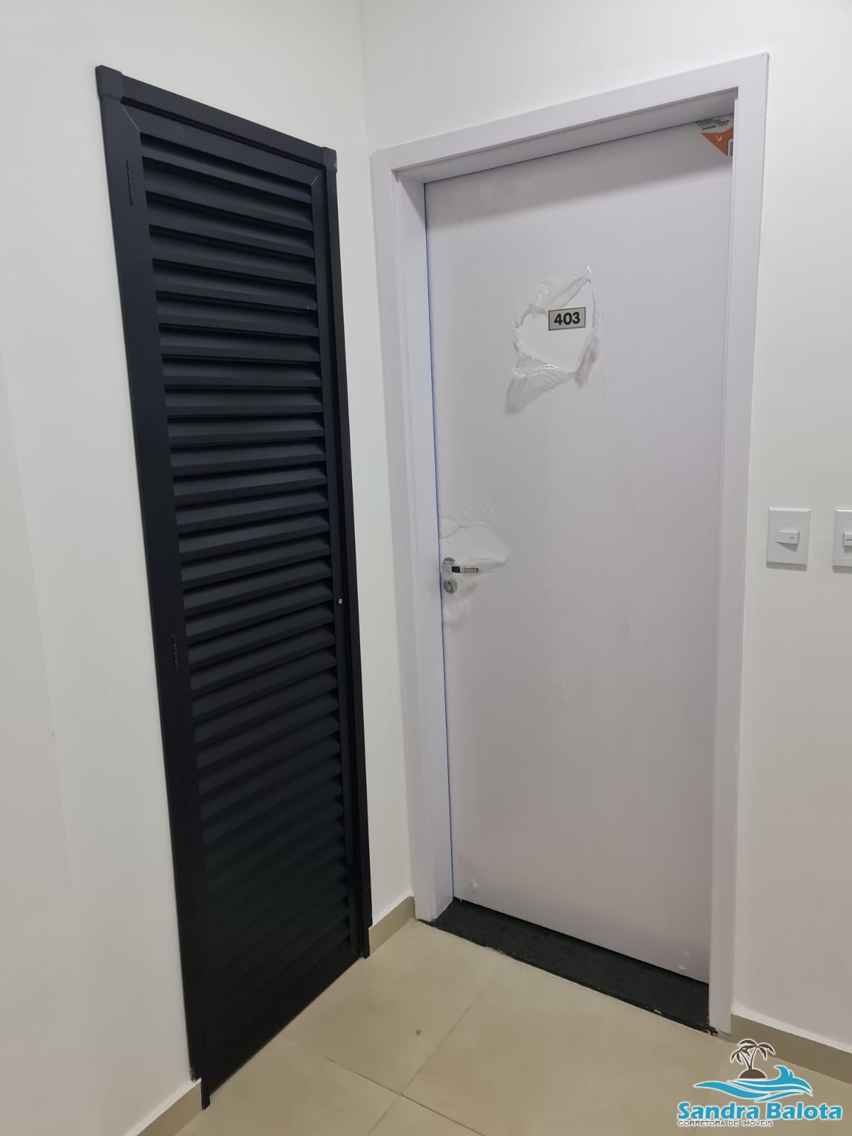 Apartamento novo à 200 metros da orla do Itaguá