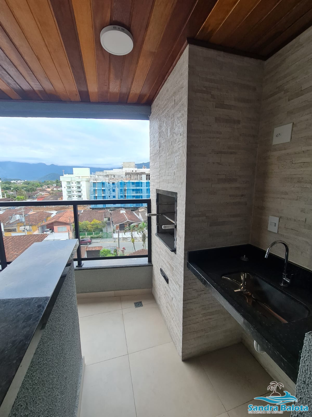 Apartamento novo à 200 metros da orla do Itaguá