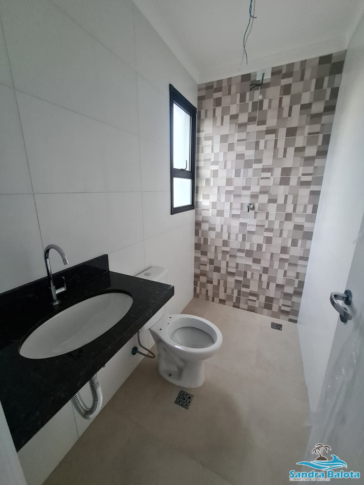 Apartamento novo à 200 metros da orla do Itaguá