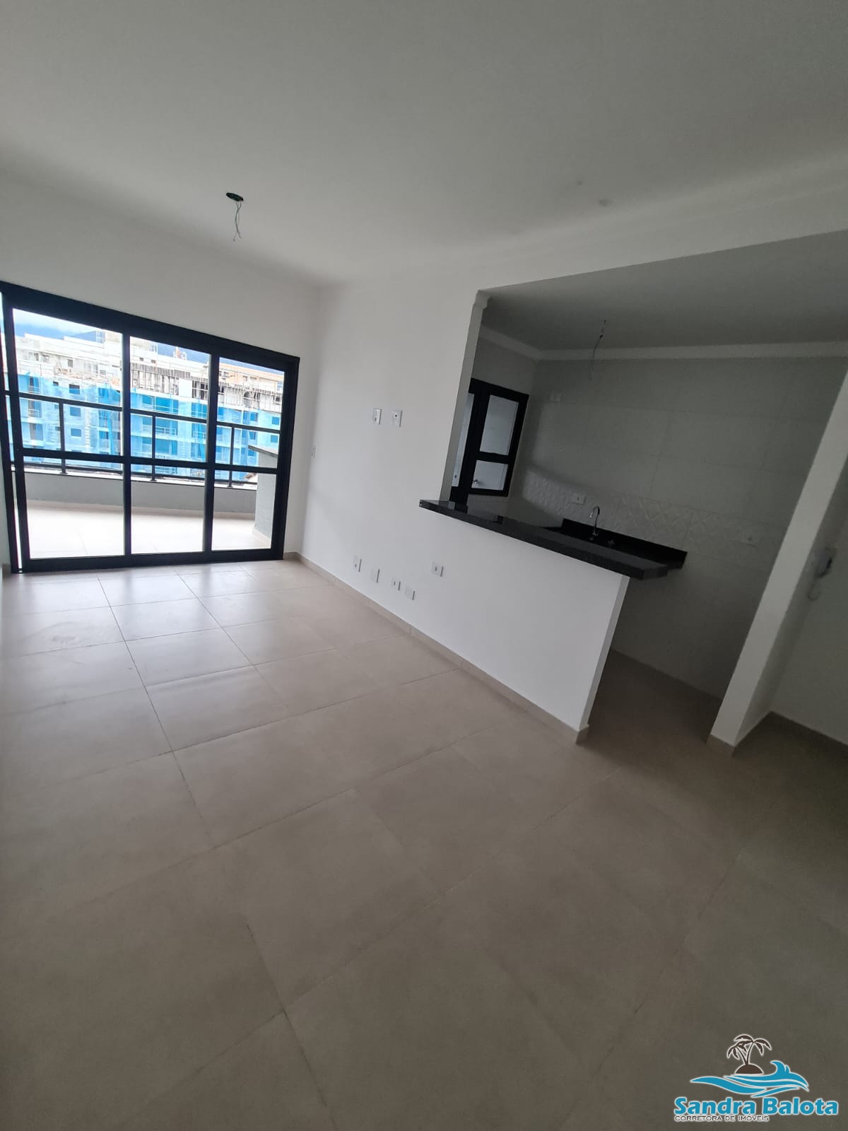 Apartamento novo à 200 metros da orla do Itaguá