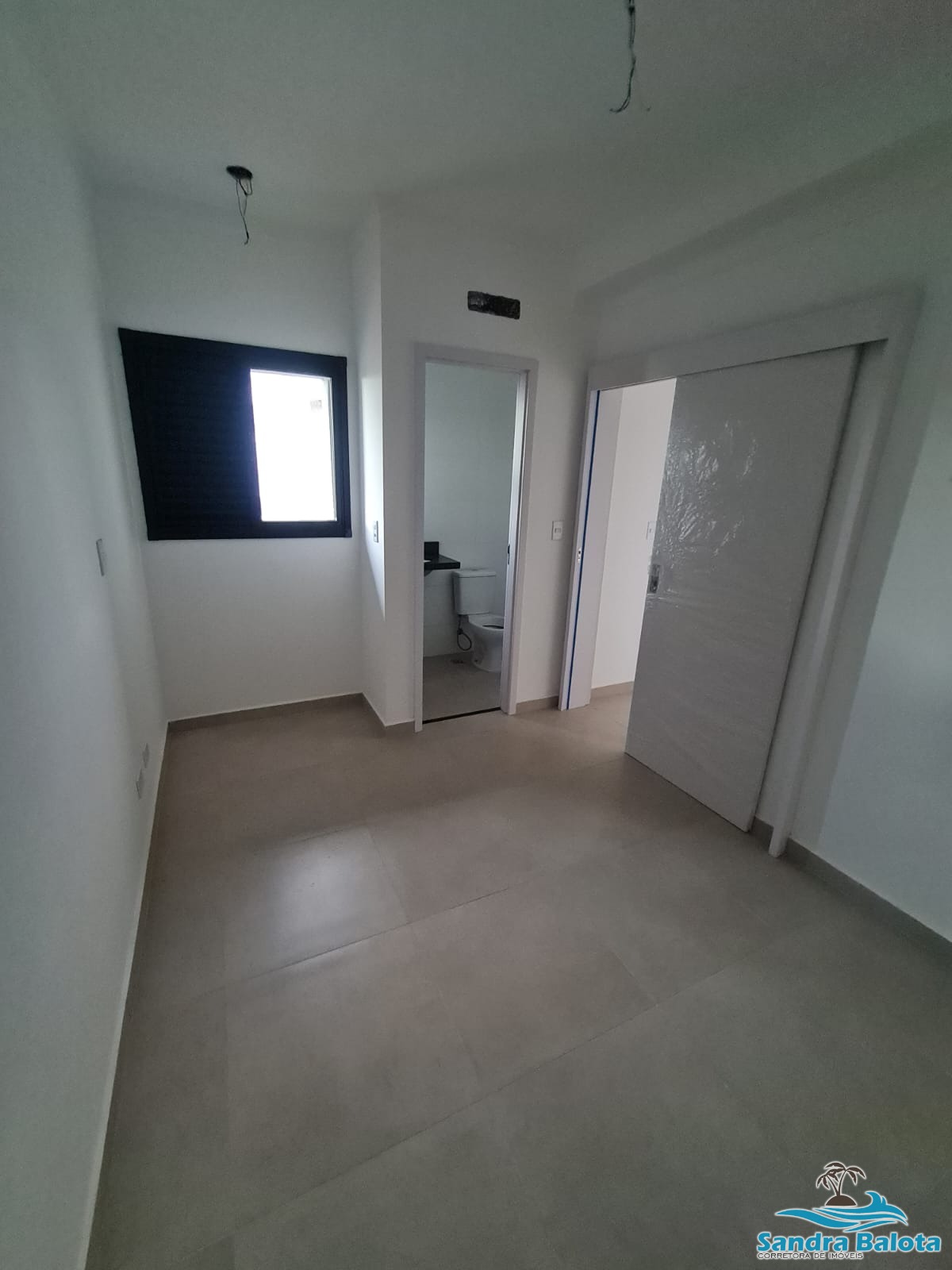 Apartamento novo à 200 metros da orla do Itaguá