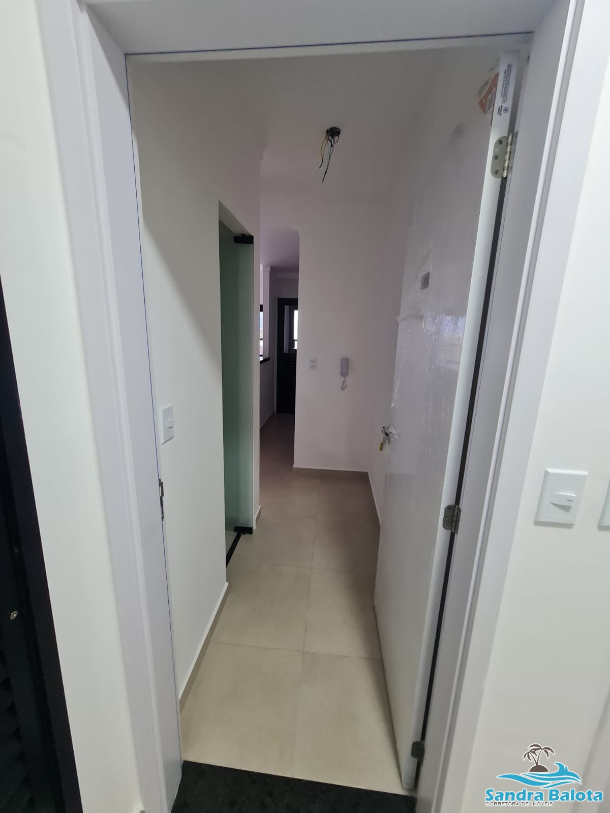 Apartamento novo à 200 metros da orla do Itaguá