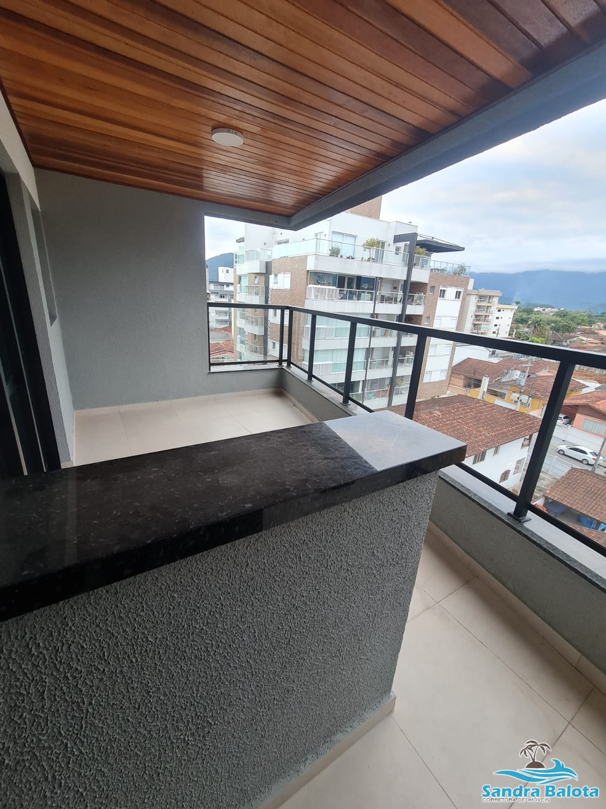 Apartamento novo à 200 metros da orla do Itaguá