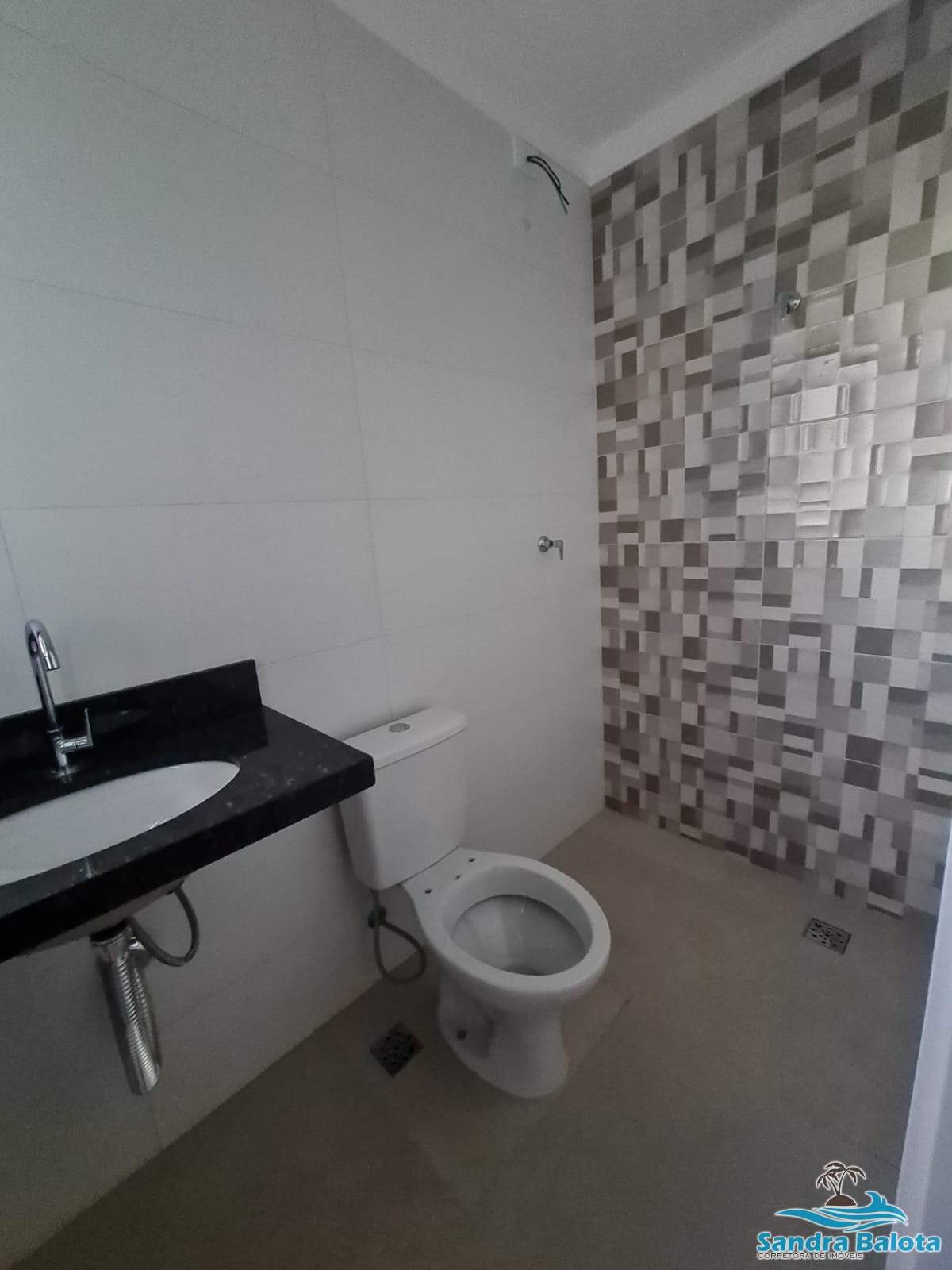Apartamento novo à 200 metros da orla do Itaguá