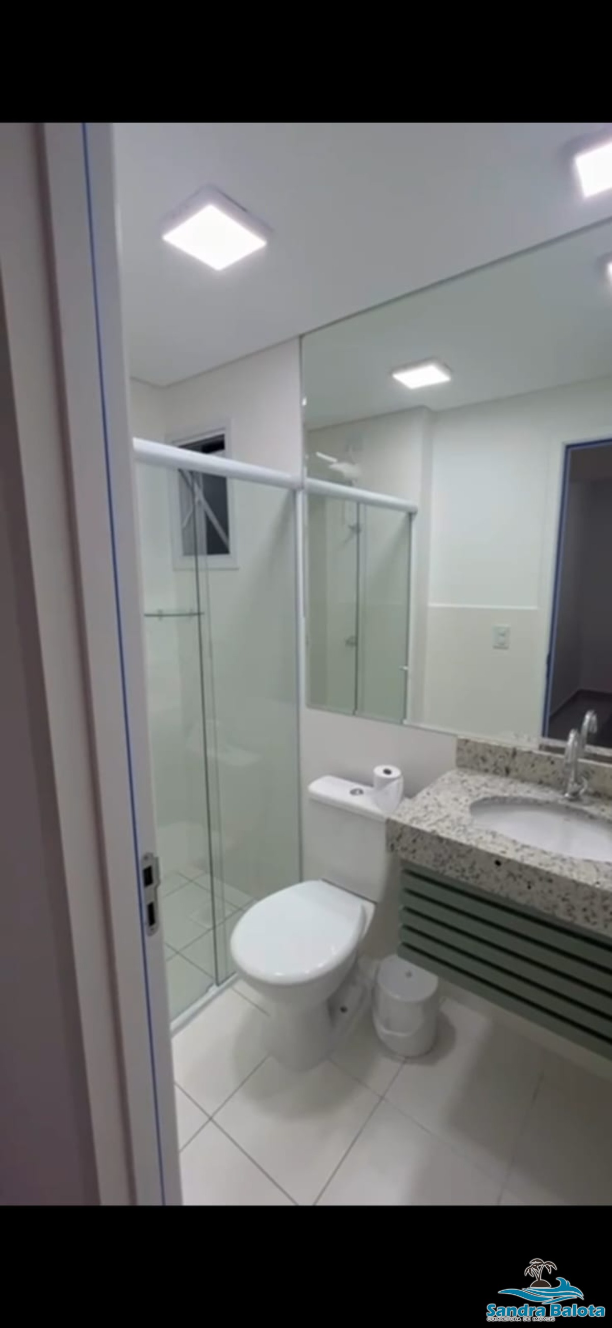 Apartamento novo de 2 dormitórios à 400 metros da praia