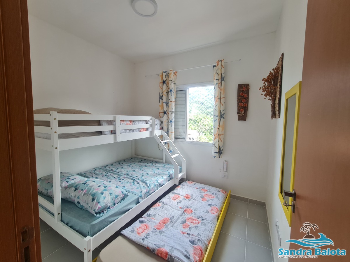 Amplo apartamento à 30 metros da praia