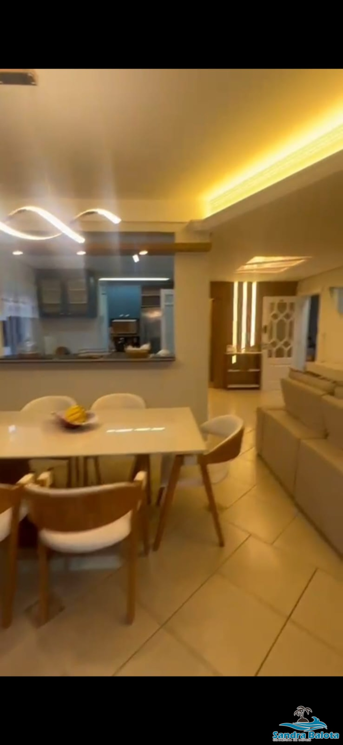 Amplo Apartamento à 30 Metros da Praia