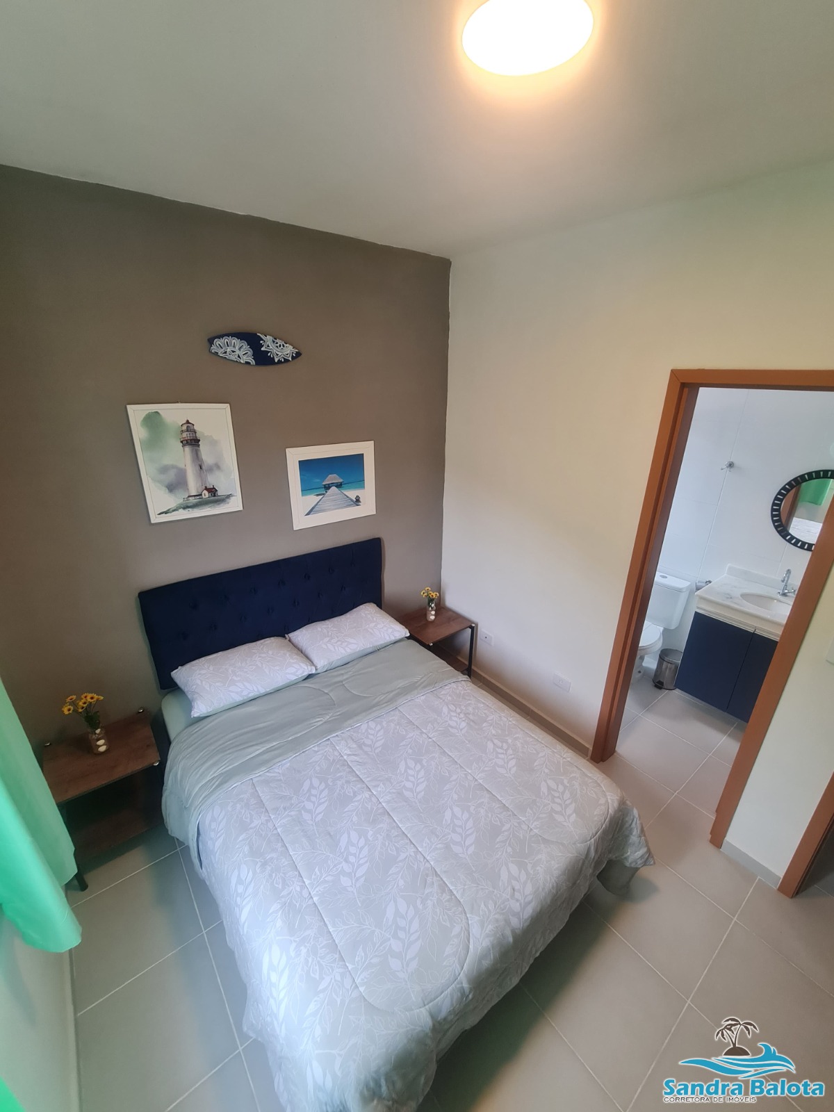 Amplo apartamento à 30 metros da praia