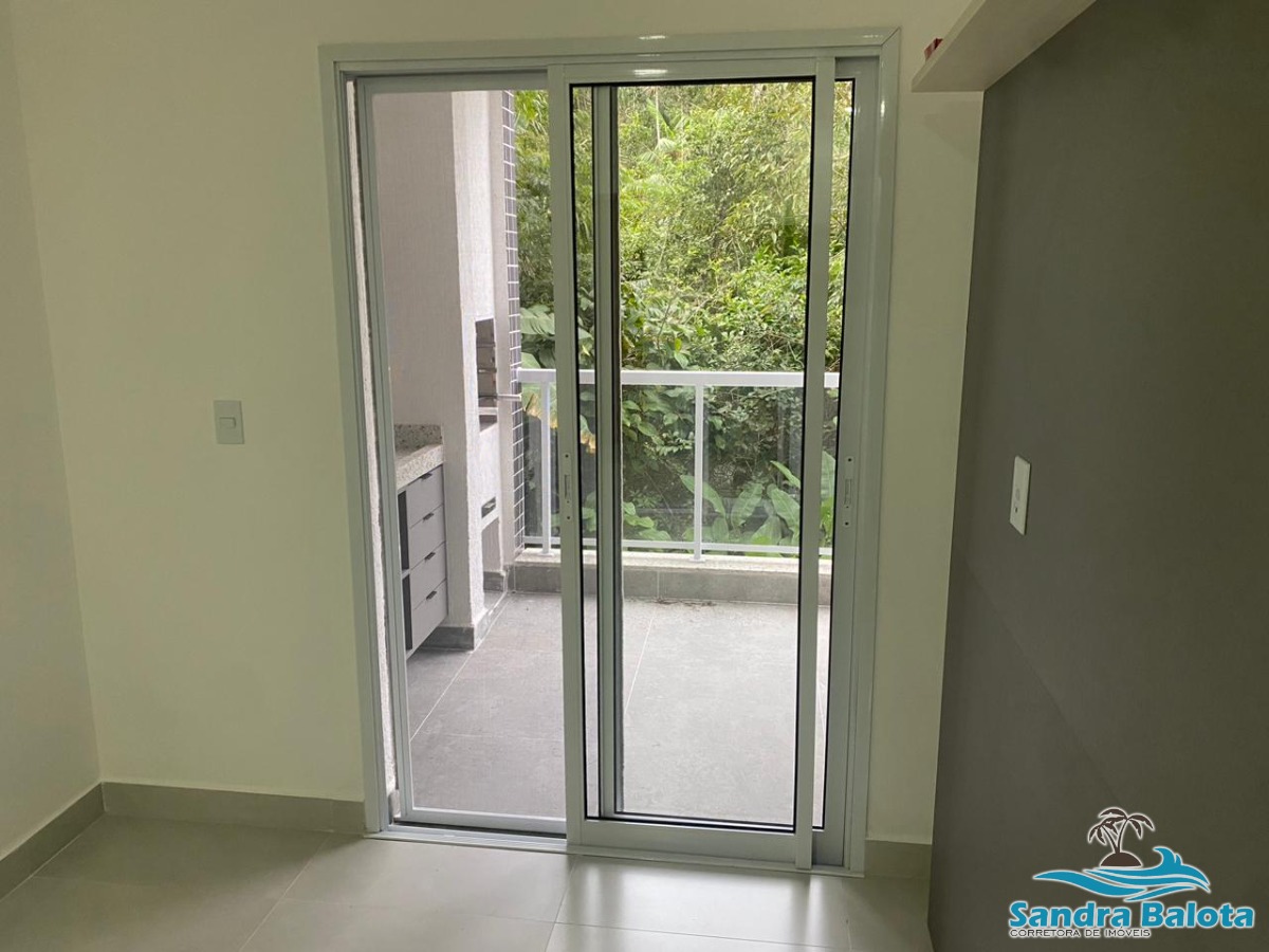 Apartamento à 400 metros da praia/ 2 dormitórios
