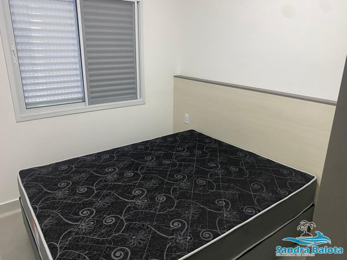 Apartamento à 400 metros da praia/ 2 dormitórios