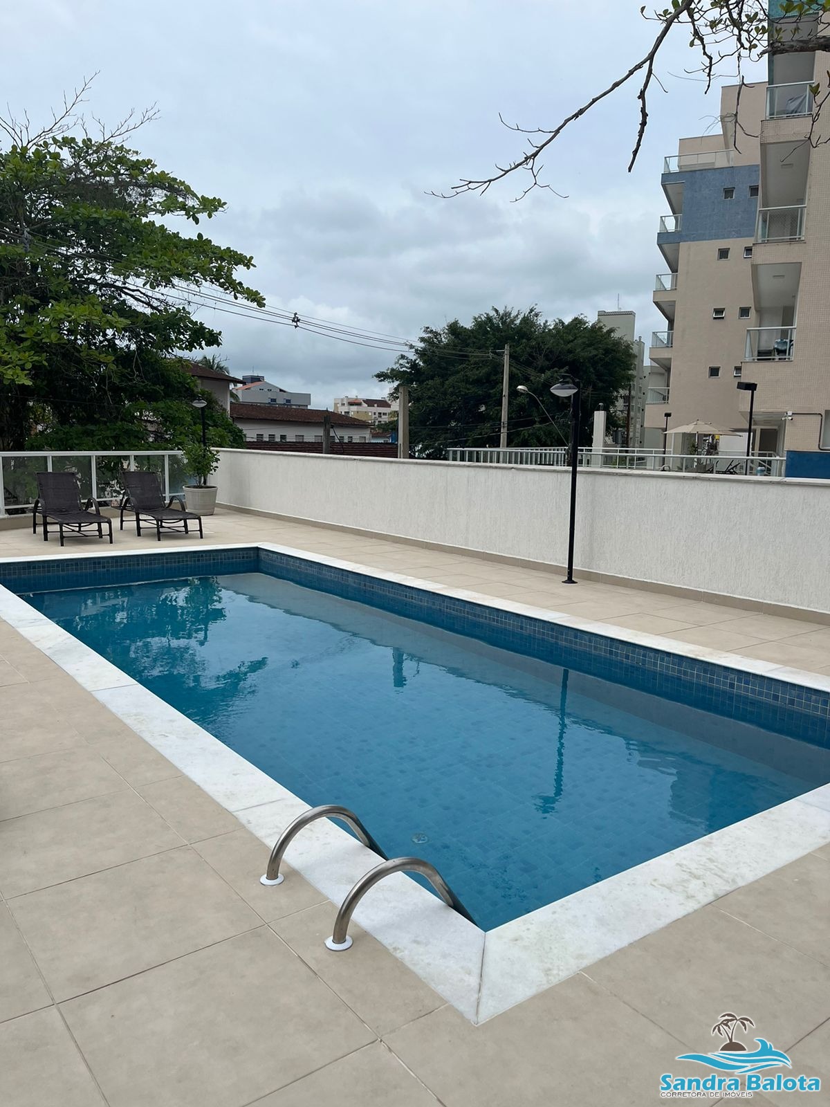 Apartamento à 400 metros da praia/ 2 dormitórios