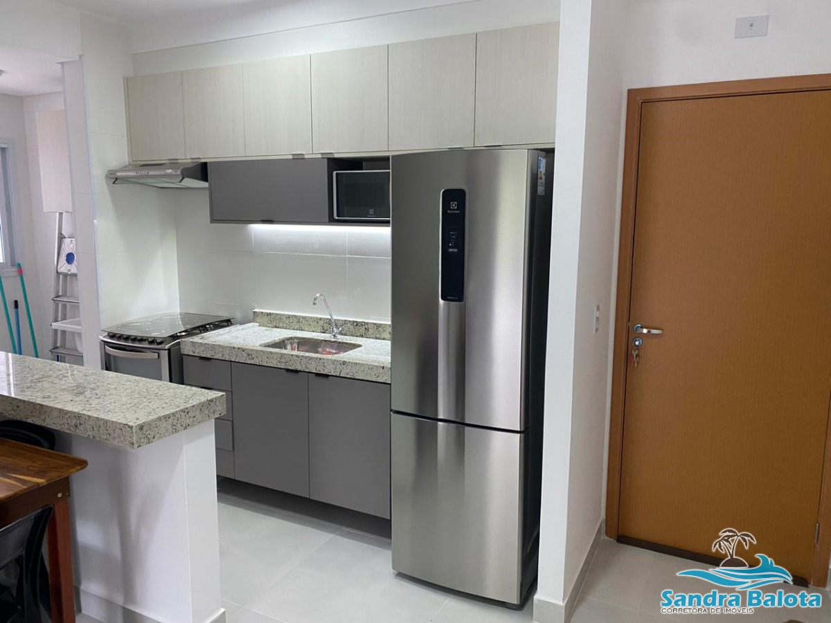 Apartamento à 400 metros da praia/ 2 dormitórios