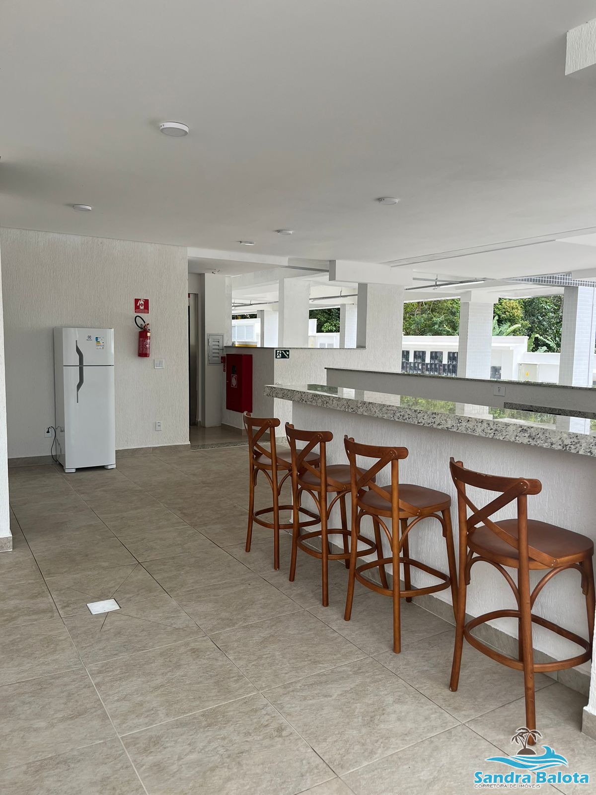 Apartamento à 400 metros da praia/ 2 dormitórios