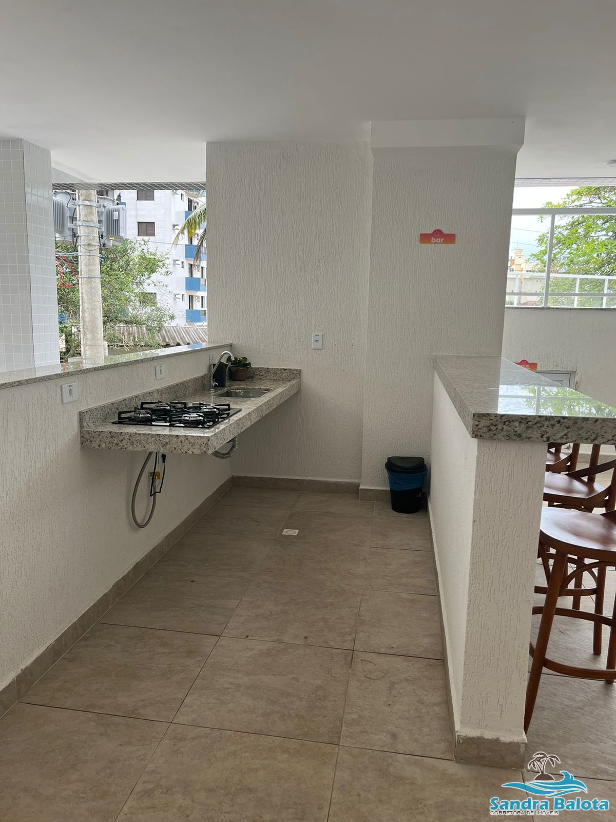 Apartamento à 400 metros da praia/ 2 dormitórios