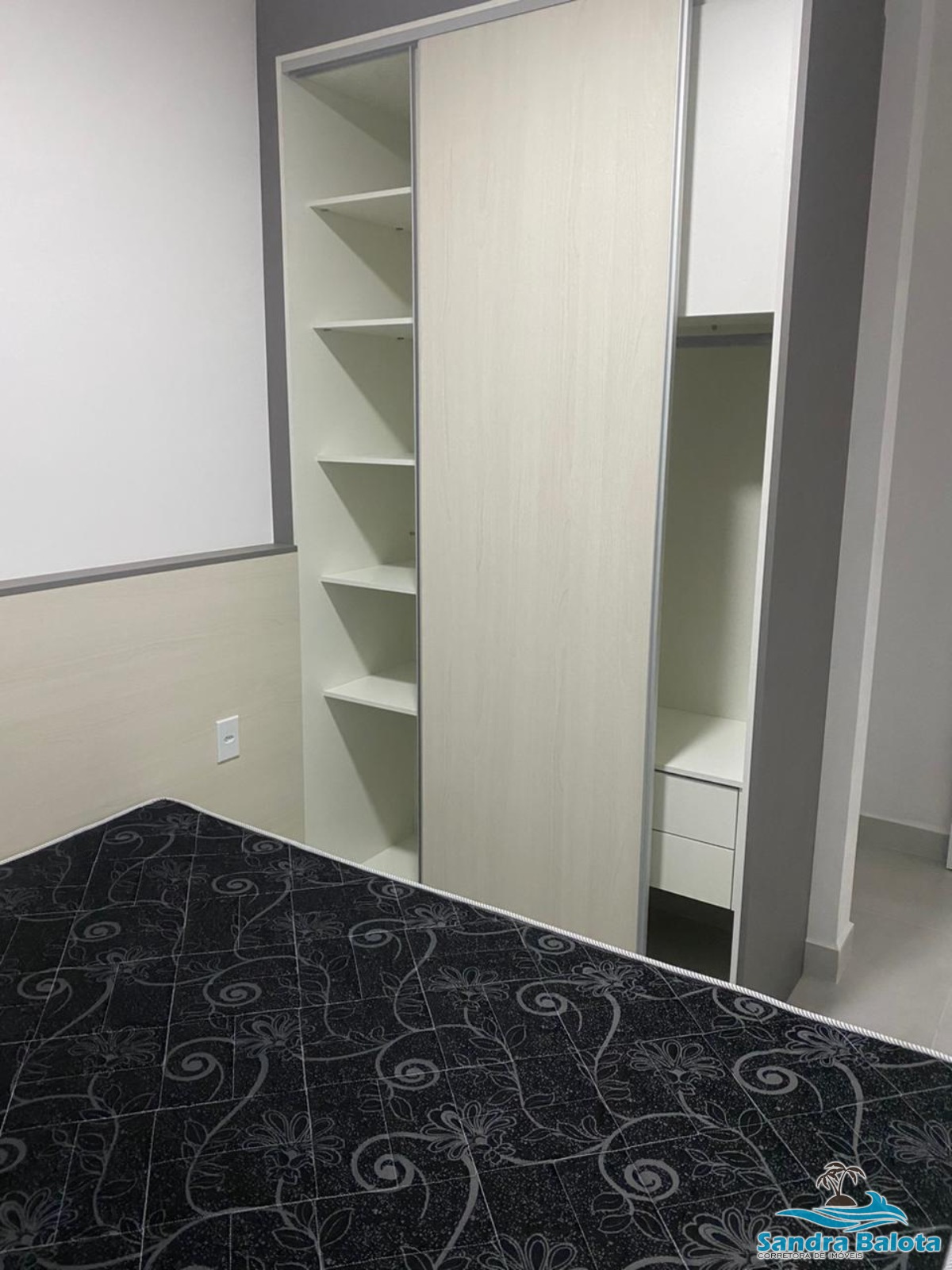 Apartamento à 400 metros da praia/ 2 dormitórios
