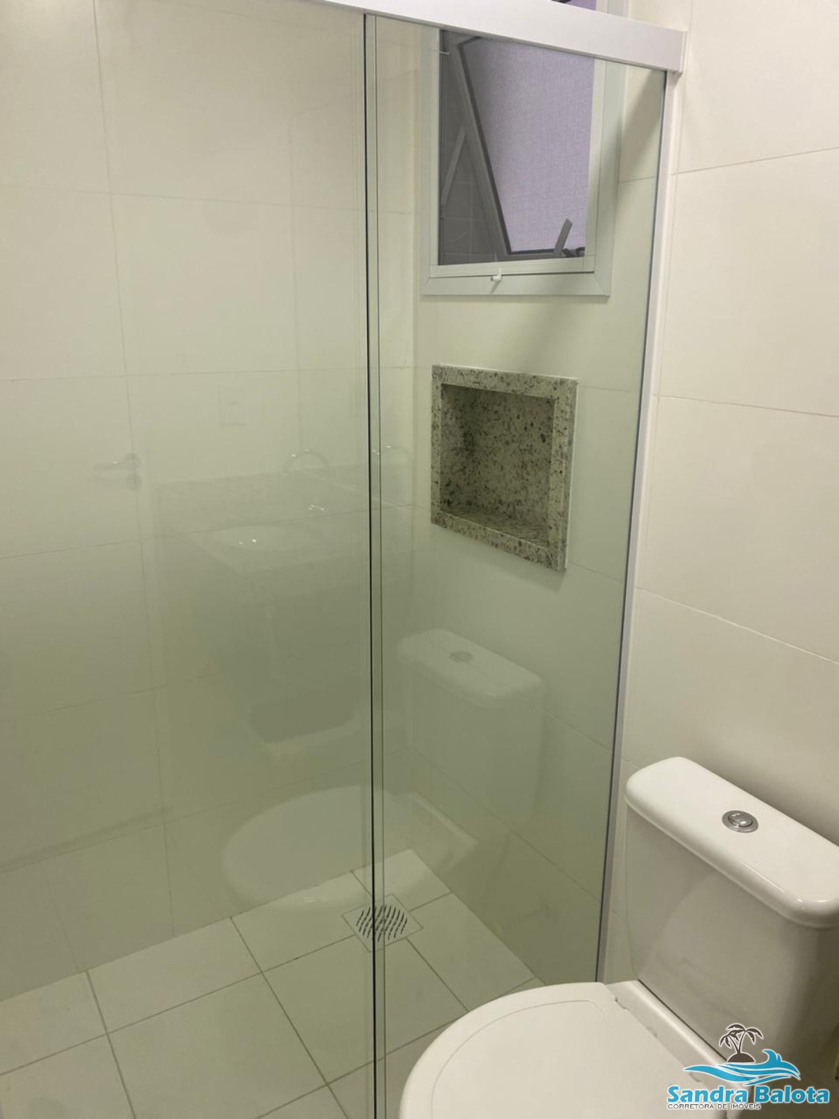 Apartamento à 400 metros da praia/ 2 dormitórios