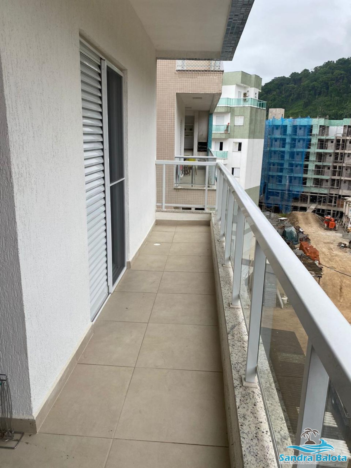 Apartamento a 400 metros da Praia Grande/2 dormitórios (1 suíte)