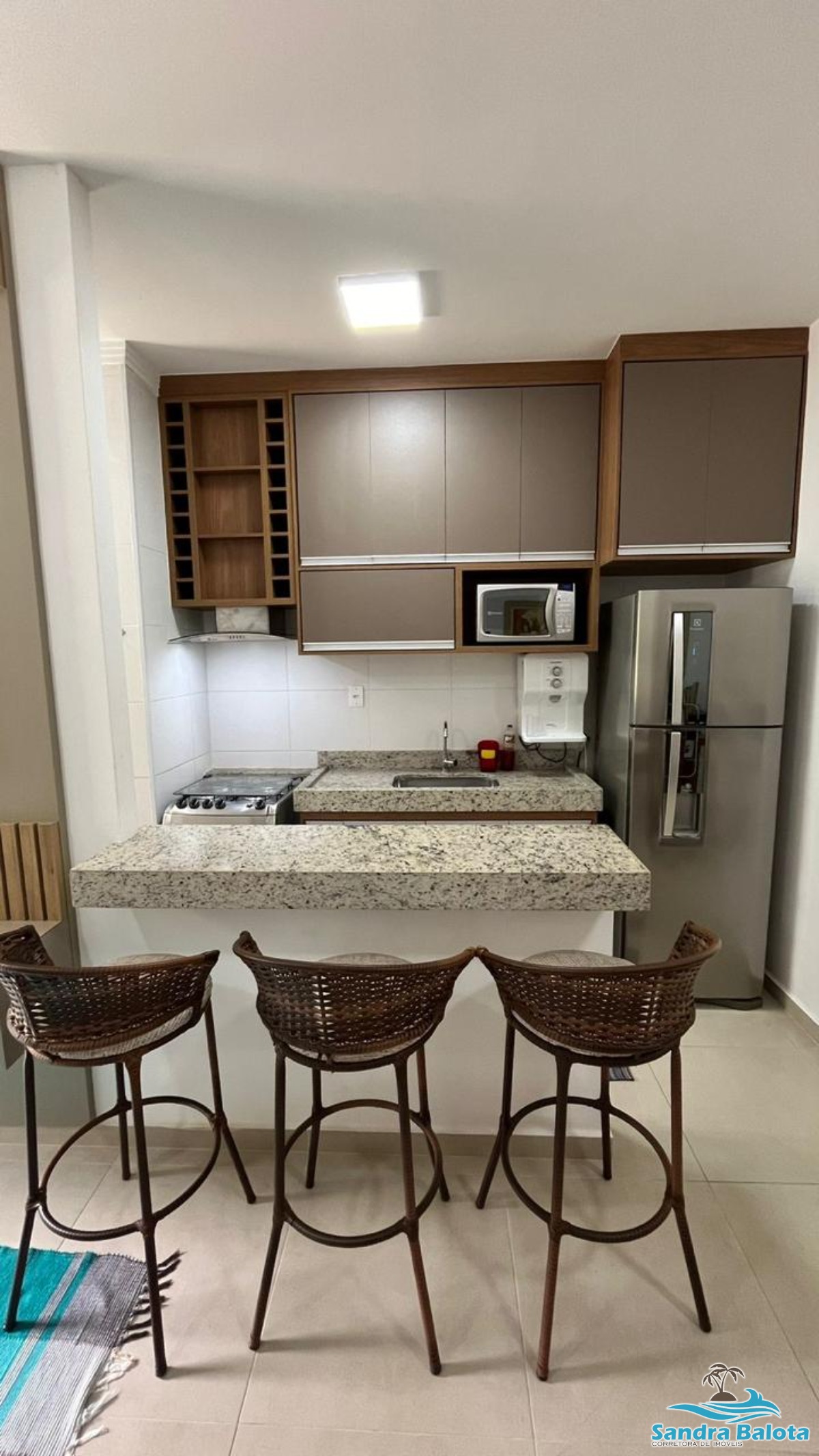 Apartamento à 400 metros da praia/ 2 dormitórios sendo 1 suite