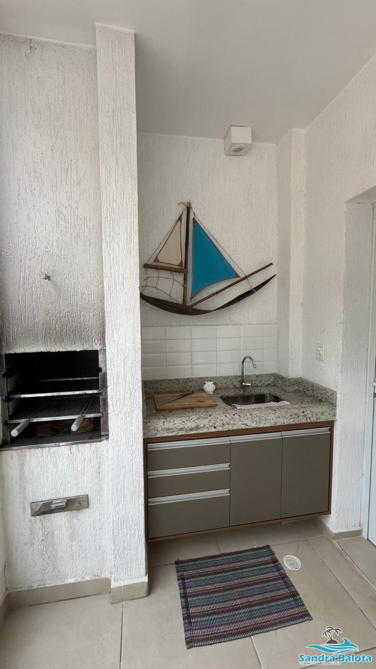 Apartamento à 400 metros da praia/ 2 dormitórios sendo 1 suite