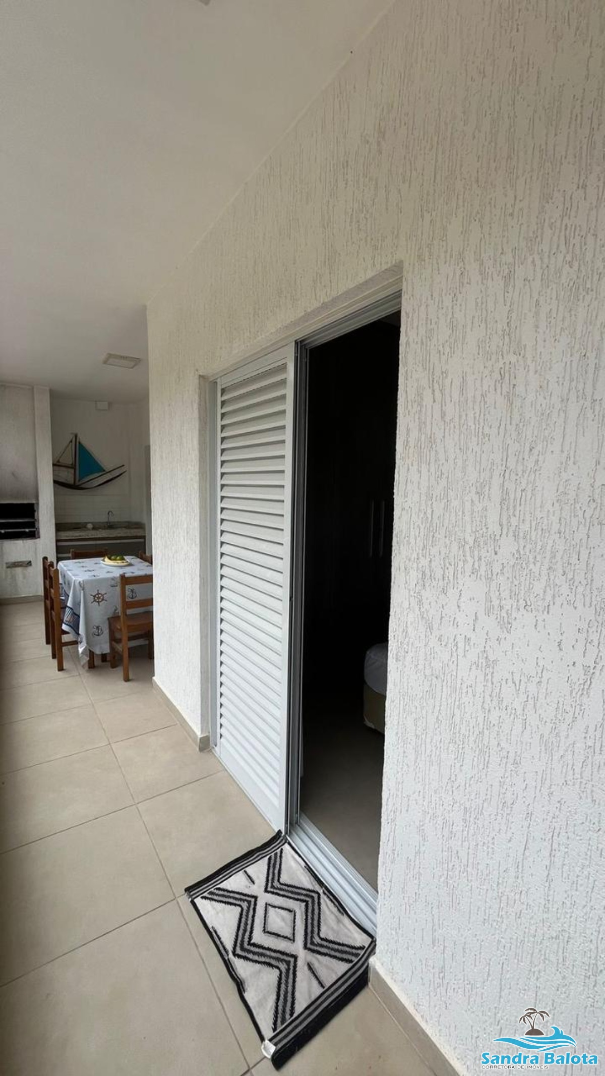 Apartamento à 400 metros da praia/ 2 dormitórios sendo 1 suite