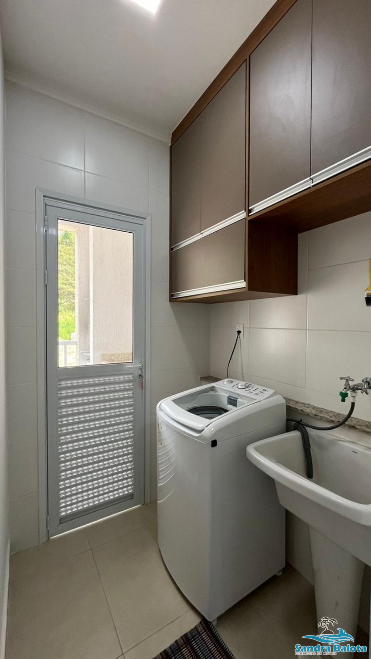 Apartamento à 400 metros da praia/ 2 dormitórios sendo 1 suite