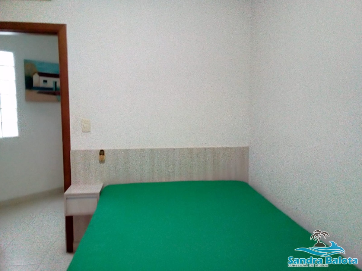 Apartamento a poucos metros da praia/ 3 dormitórios