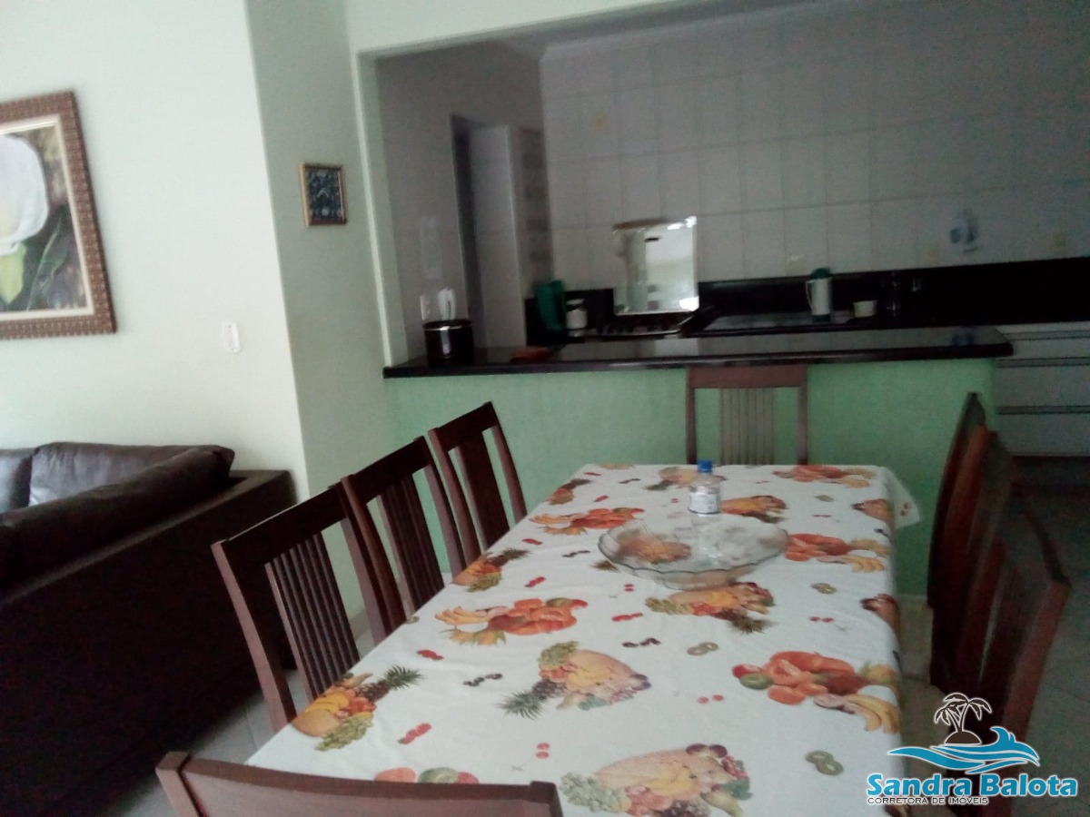 Apartamento a poucos metros da praia/ 3 dormitórios