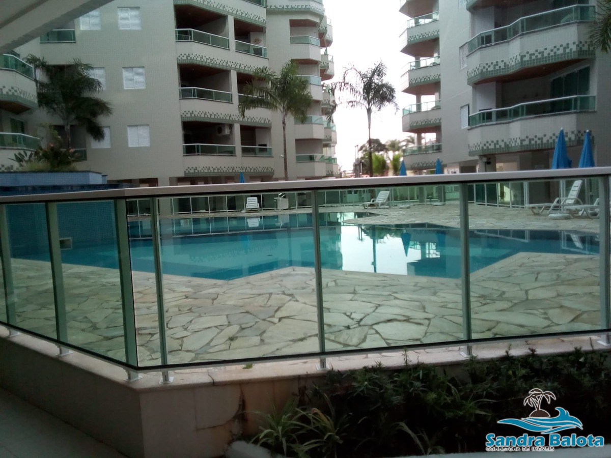 Apartamento a poucos metros da praia/ 3 dormitórios
