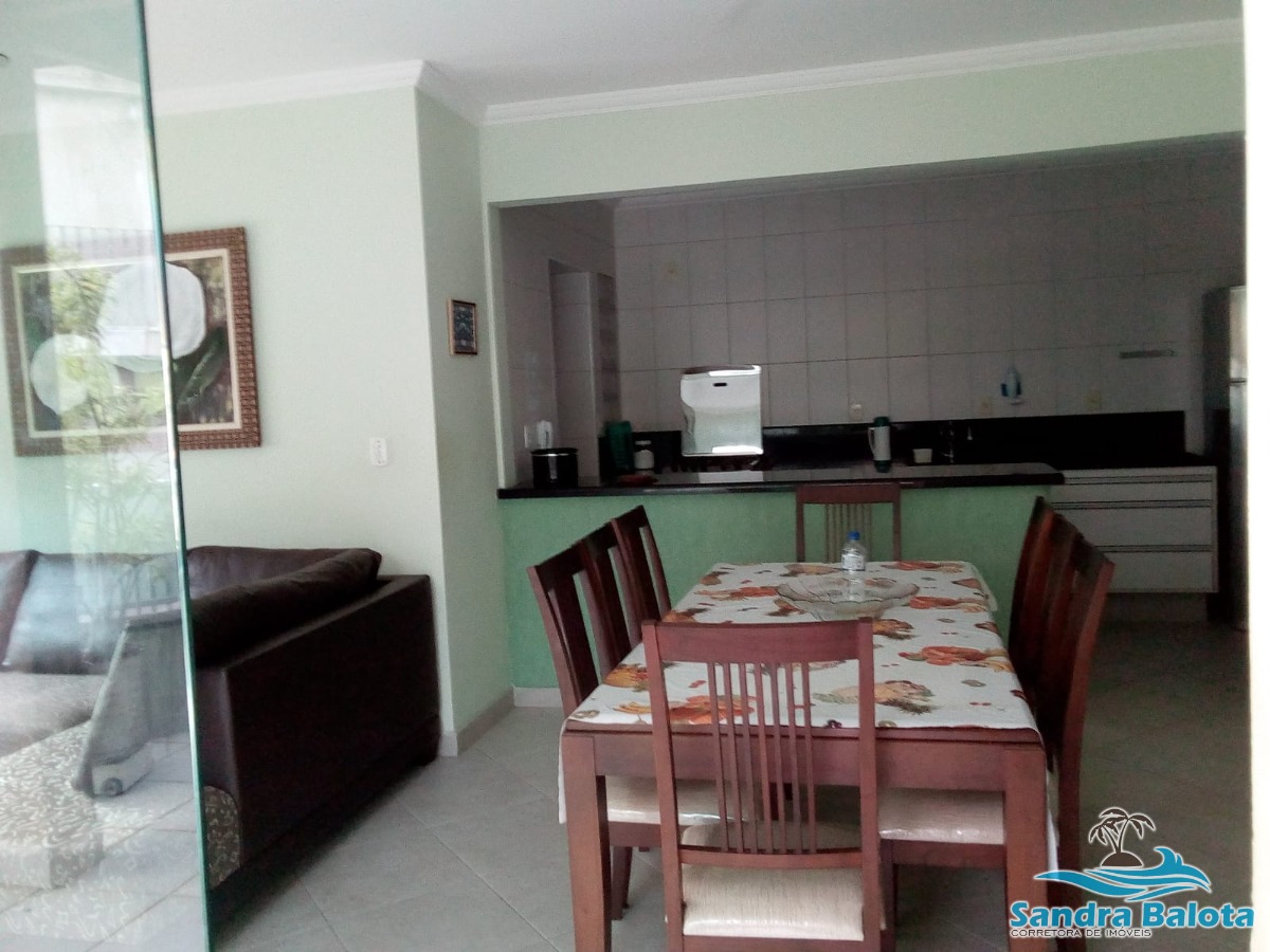 Apartamento a poucos metros da praia/ 3 dormitórios