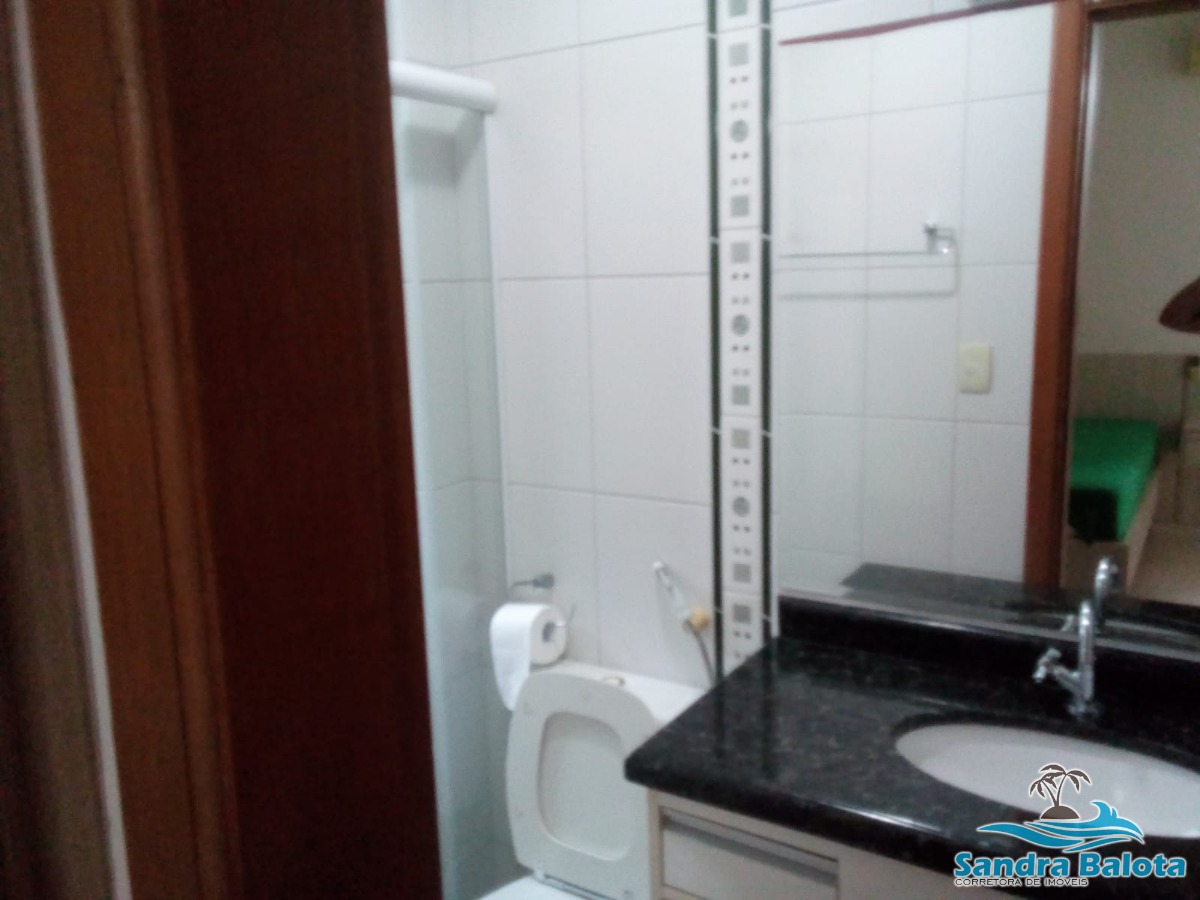 Apartamento a poucos metros da praia/ 3 dormitórios