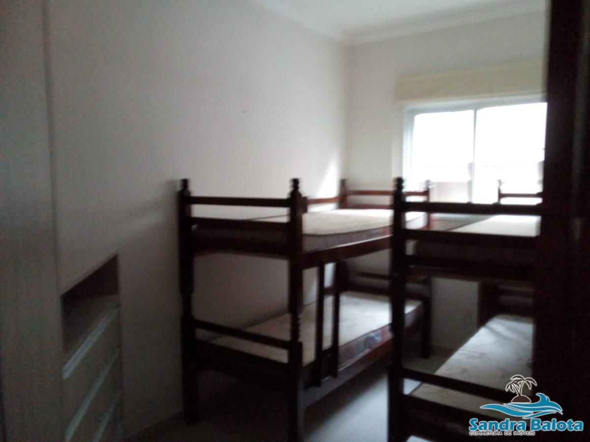 Apartamento a poucos metros da praia/ 3 dormitórios
