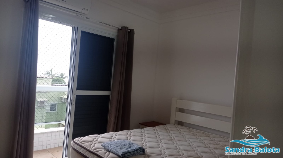 Amplo apartamento de 3 dormitórios à 50 metros da praia