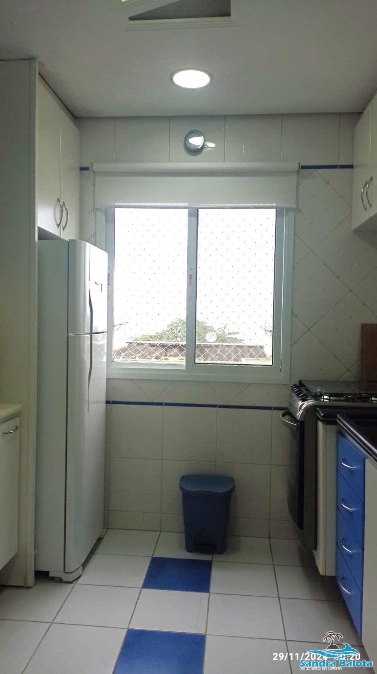 Amplo apartamento de 3 dormitórios à 50 metros da praia