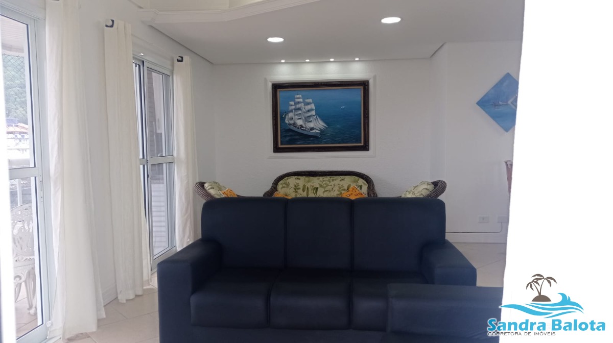 Amplo apartamento de 3 dormitórios à 50 metros da praia