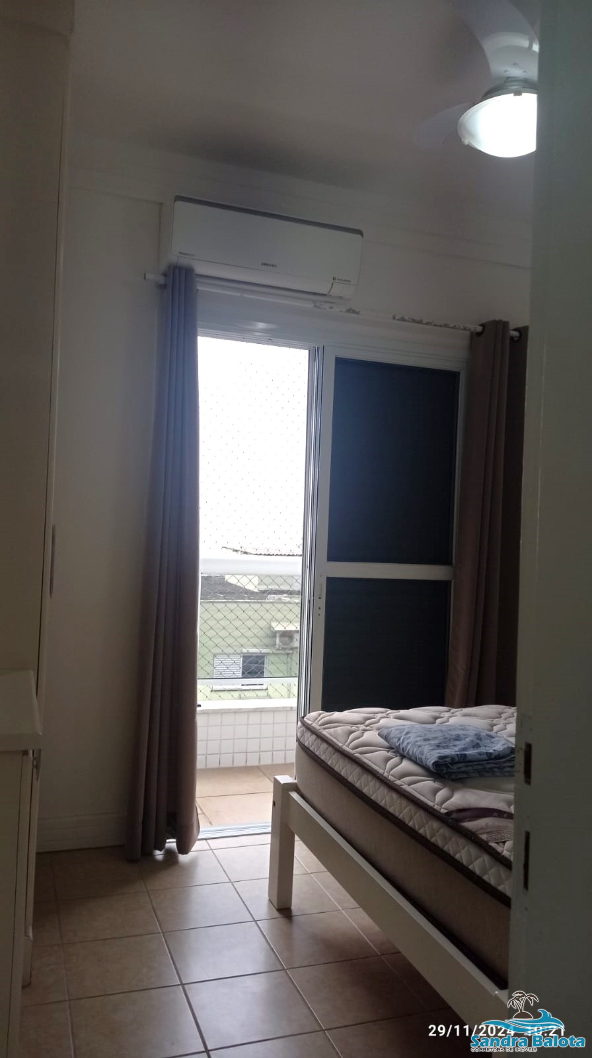 Amplo apartamento de 3 dormitórios à 50 metros da praia