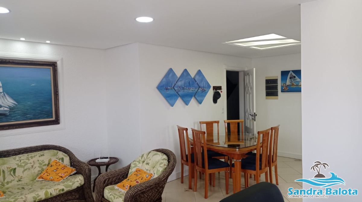 Amplo apartamento de 3 dormitórios à 50 metros da praia