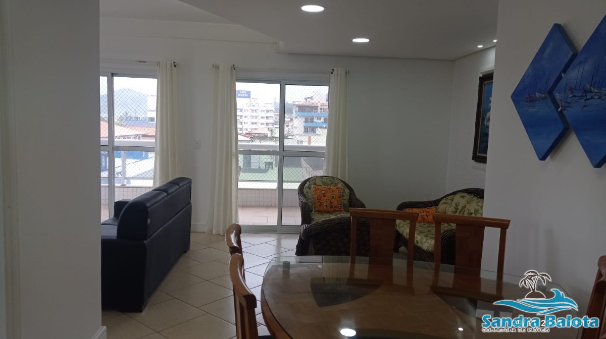 Amplo Apartamento de 3 Dormitórios à 50 Metros da Praia