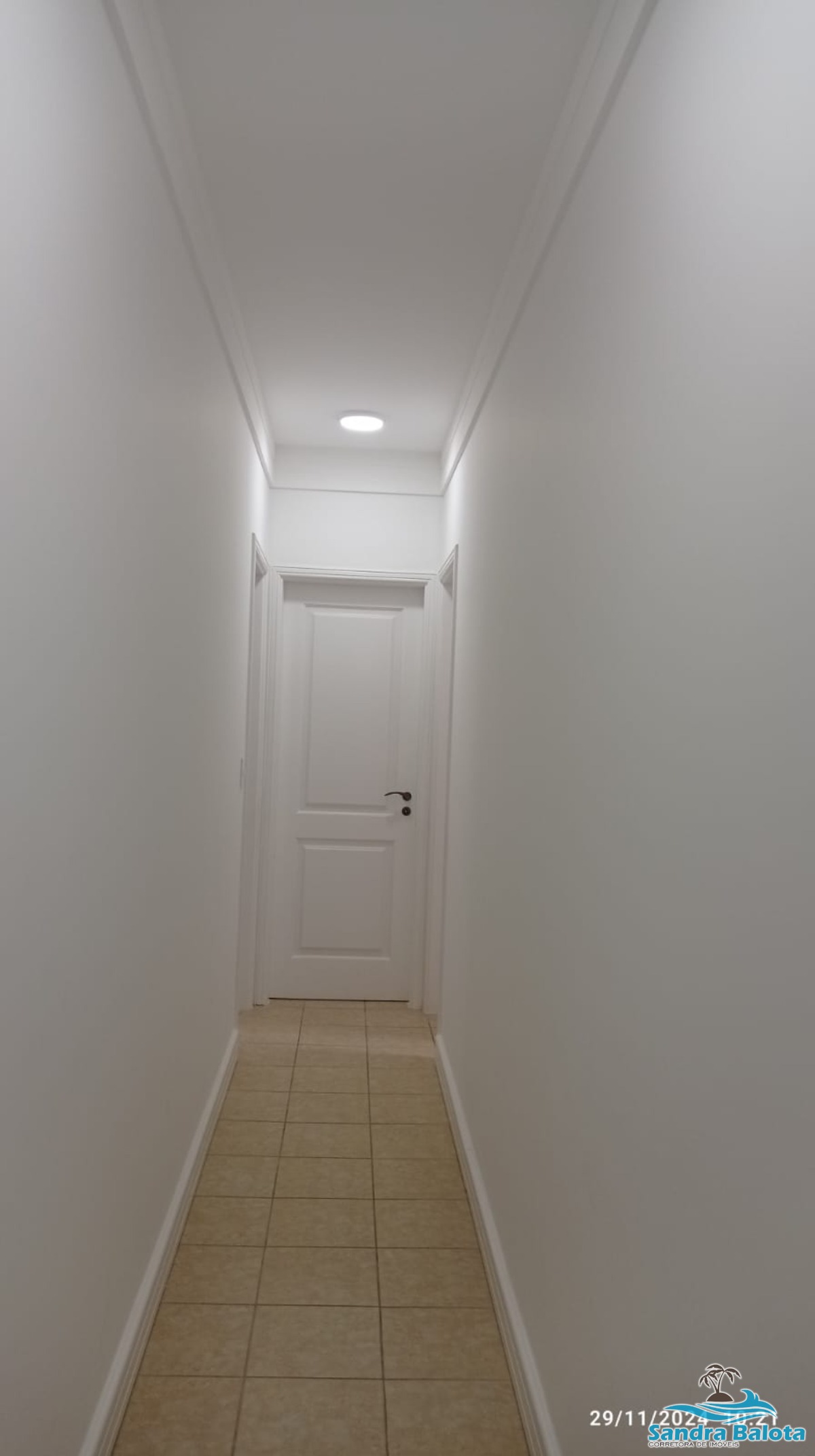 Amplo apartamento de 3 dormitórios à 50 metros da praia
