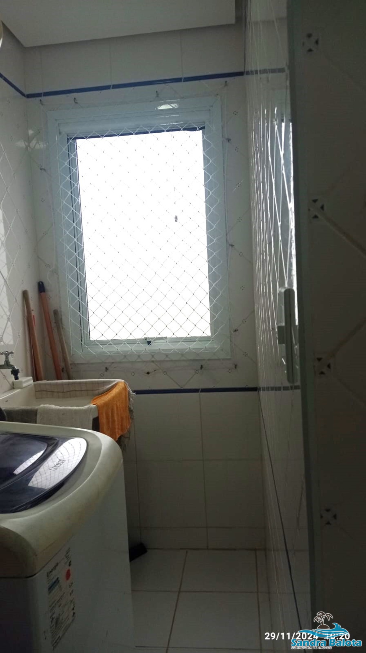 Amplo apartamento de 3 dormitórios à 50 metros da praia