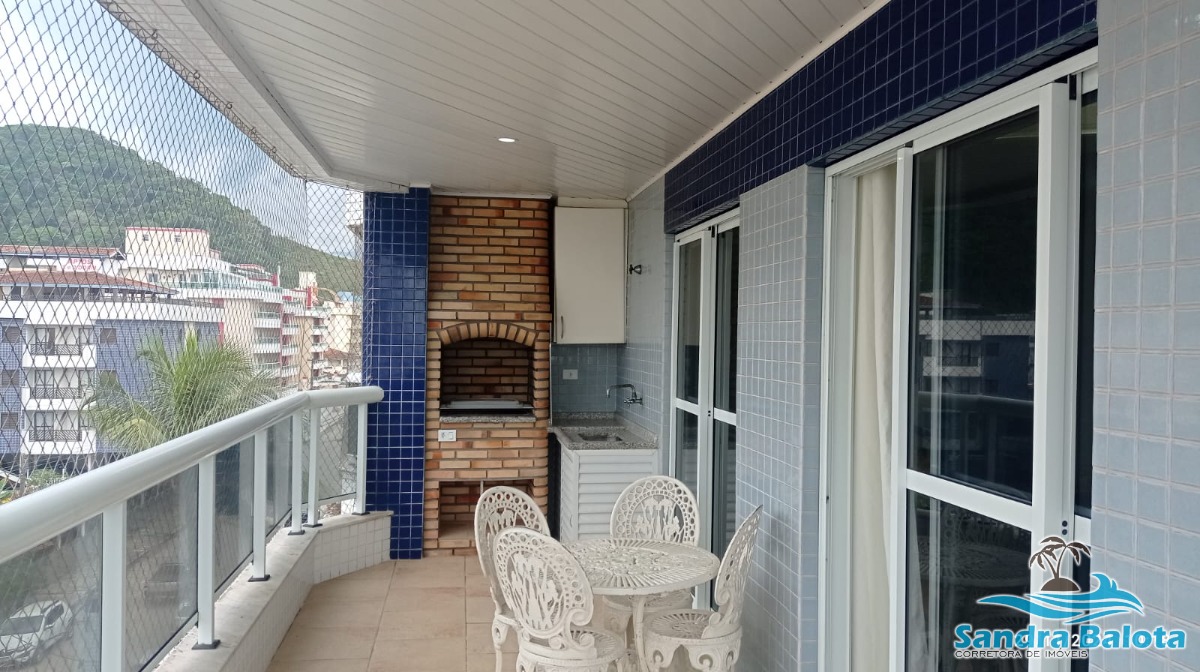 Amplo apartamento de 3 dormitórios à 50 metros da praia