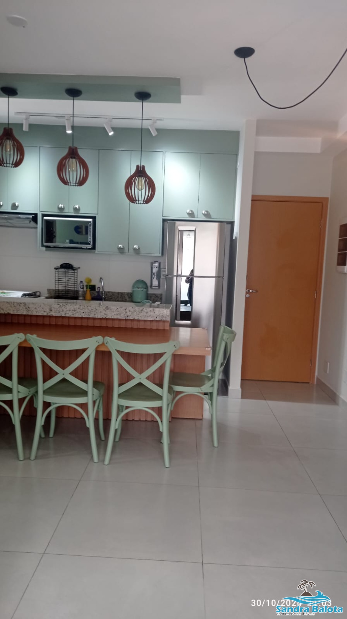 Apartamento de 2 dormitórios sendo 1 suíte a 400 metros da praia/Praia Grande-Ubatuba