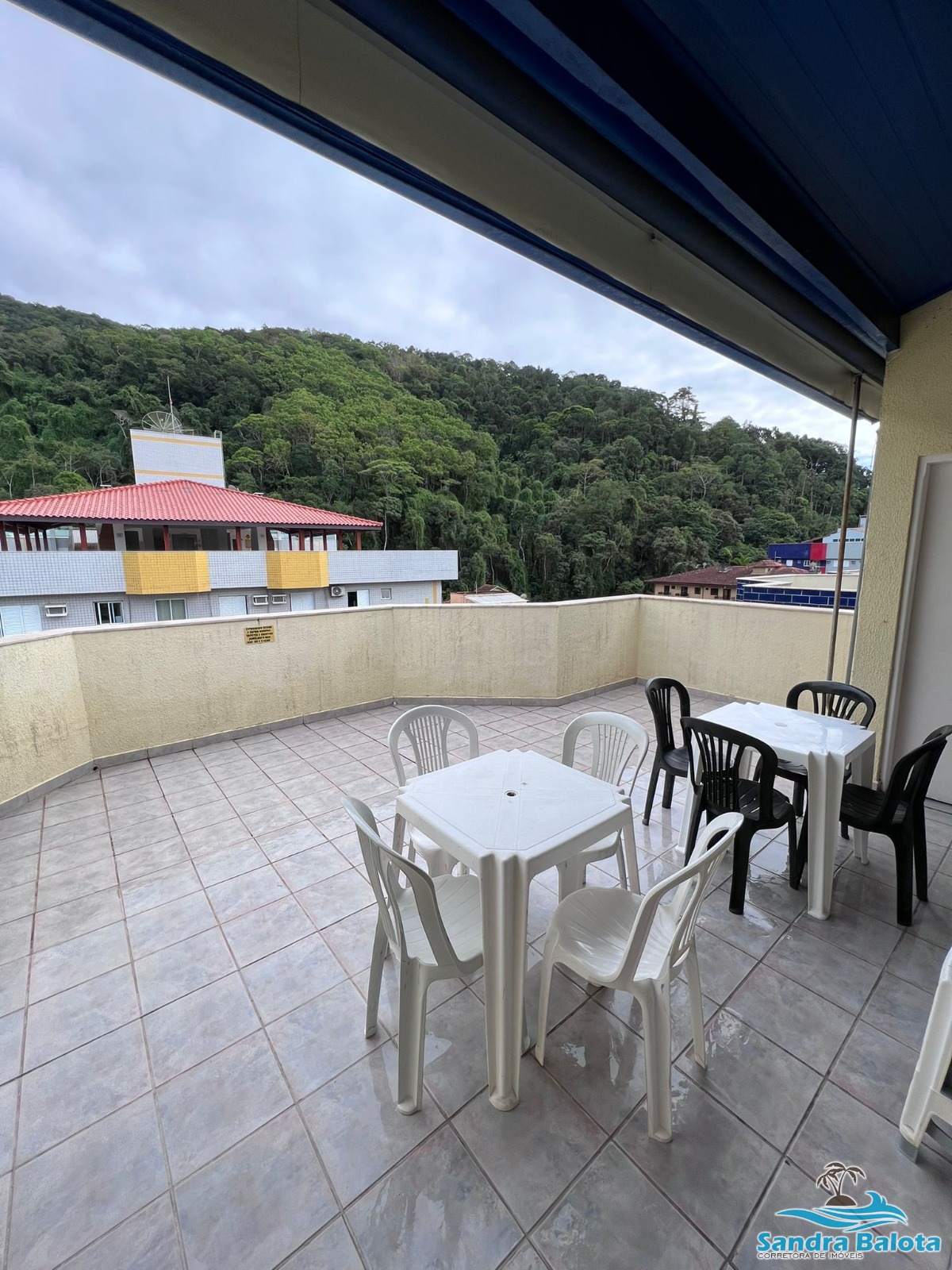 Cobertura à 100 metros da Praia Grande