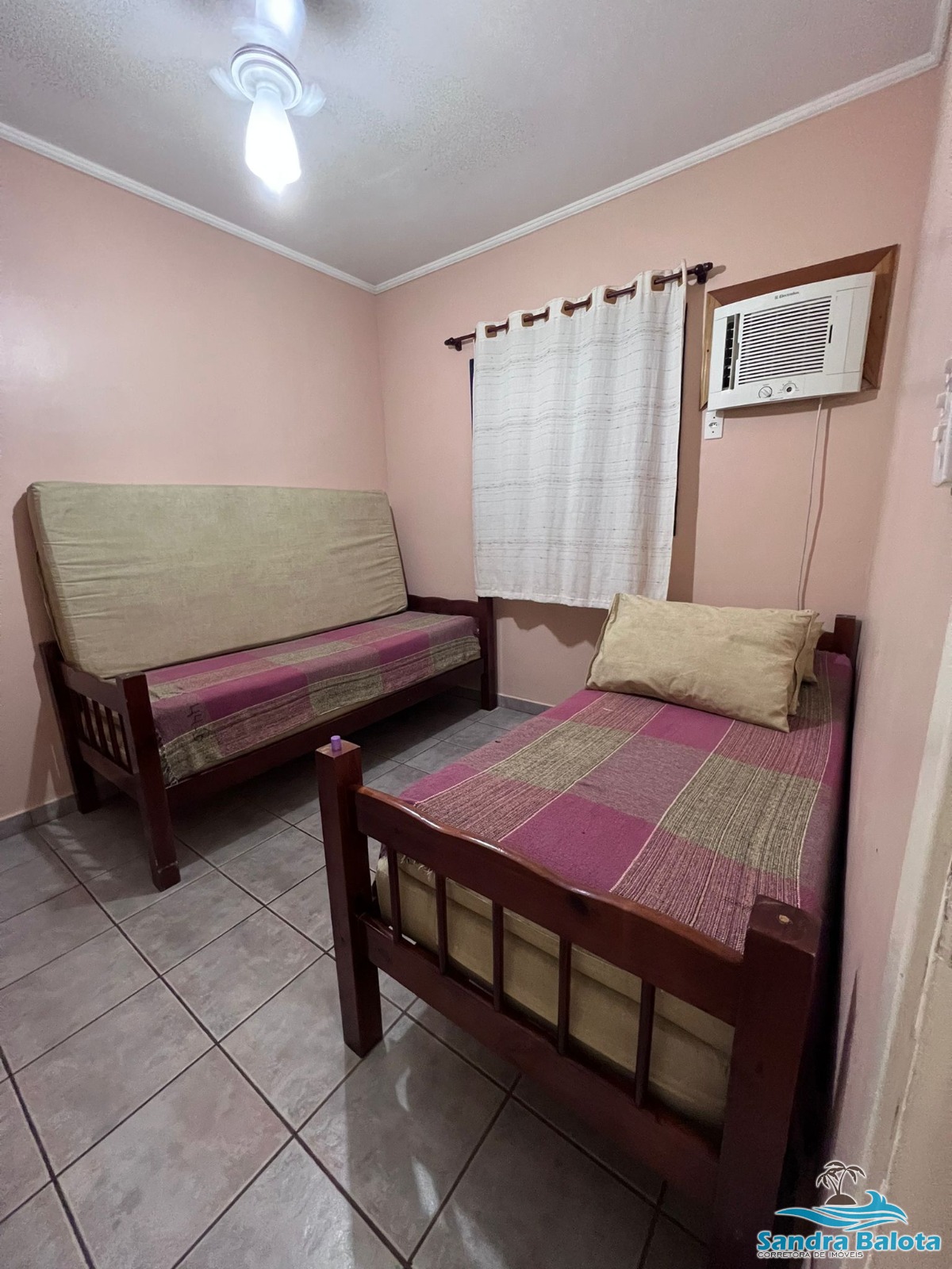 Apartamento com 3 dormitórios a 100 metros da Praia Grande