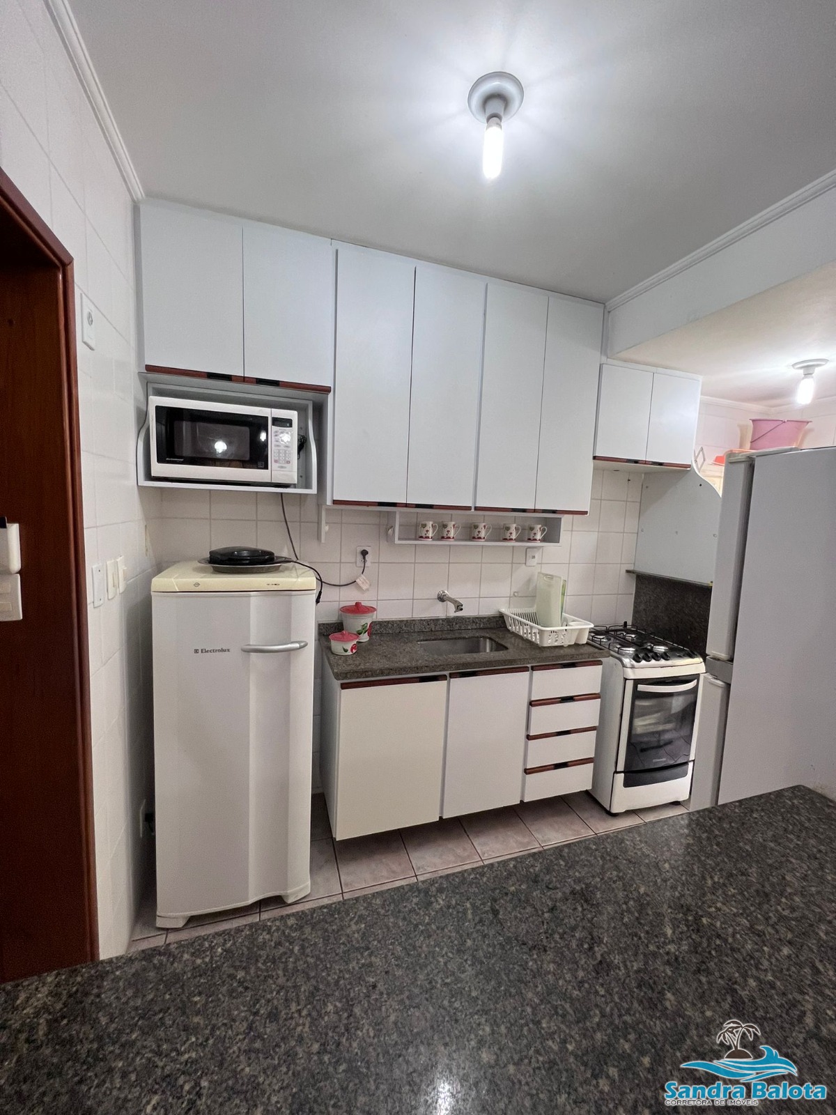 Apartamento com 3 dormitórios a 100 metros da Praia Grande