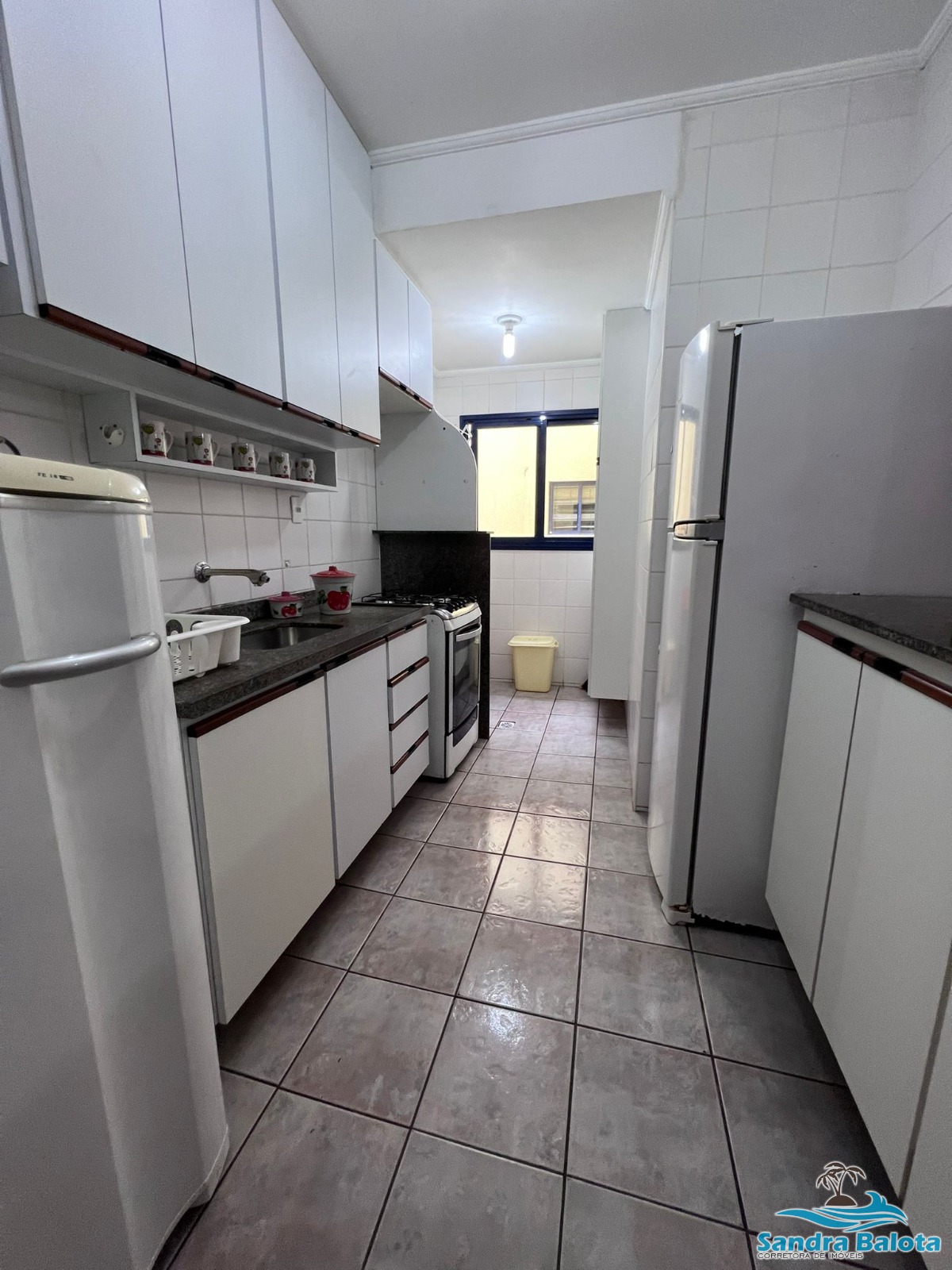Apartamento com 3 dormitórios a 100 metros da Praia Grande