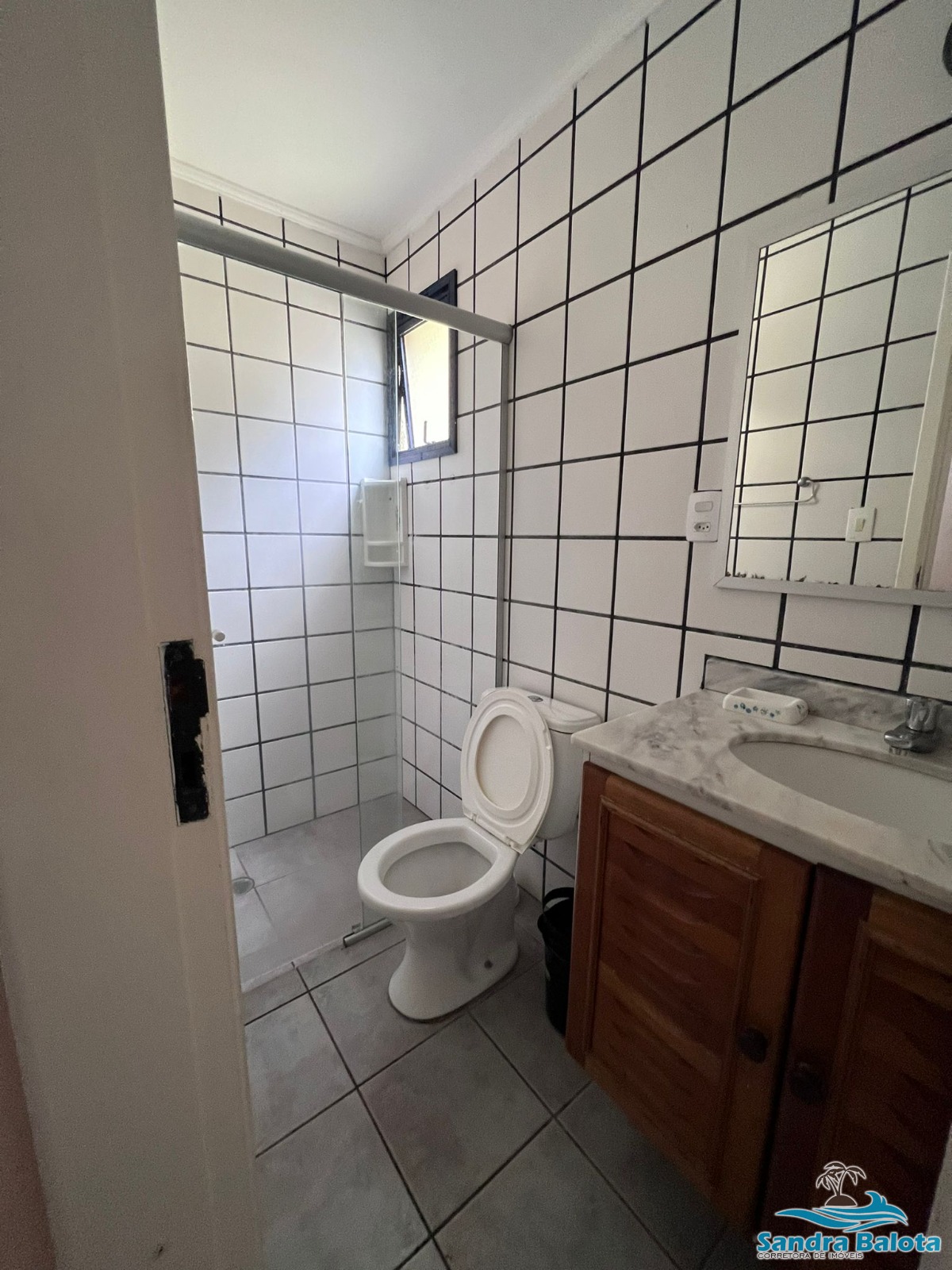 Apartamento com 3 dormitórios a 100 metros da Praia Grande