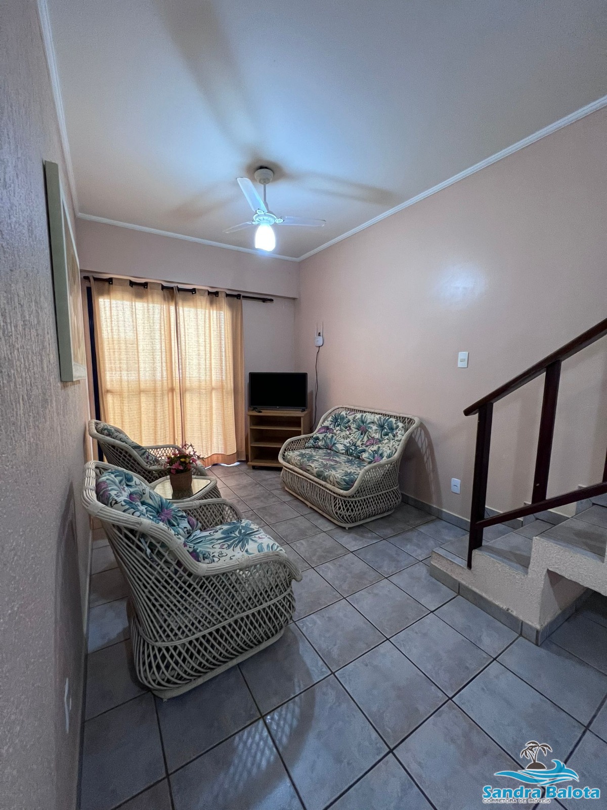 Apartamento com 3 dormitórios a 100 metros da Praia Grande