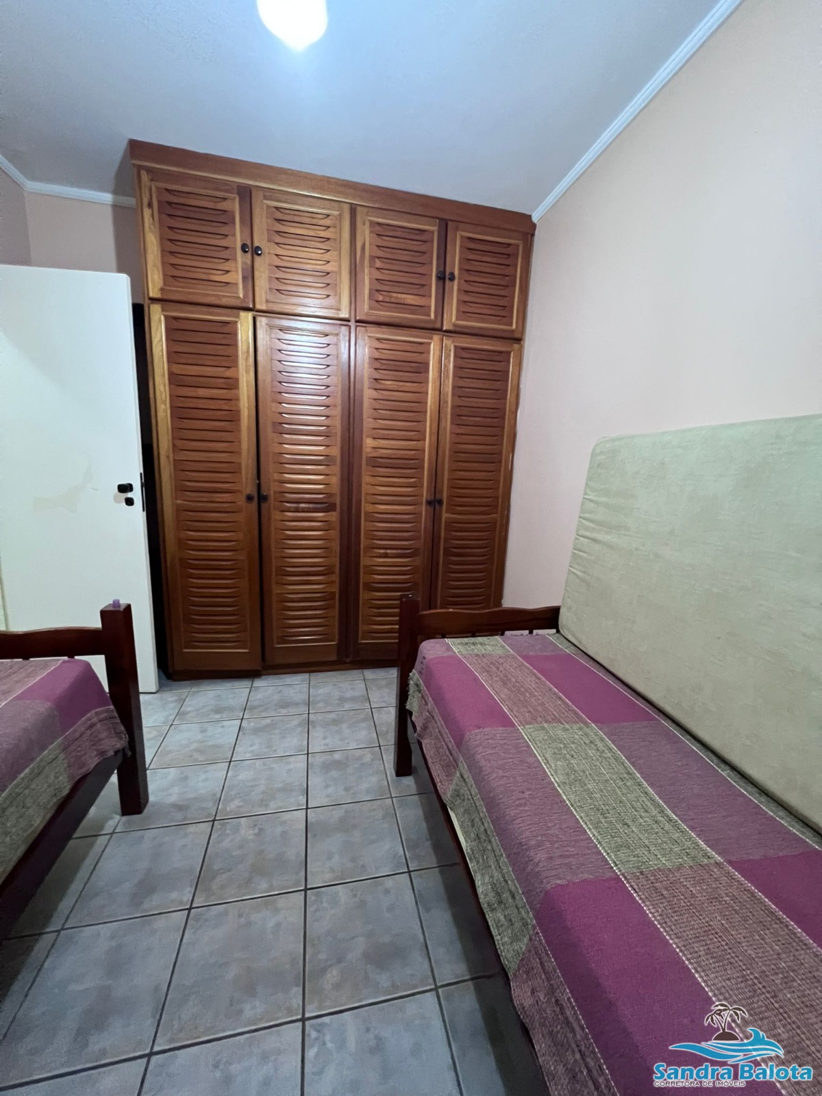Apartamento com 3 dormitórios a 100 metros da Praia Grande