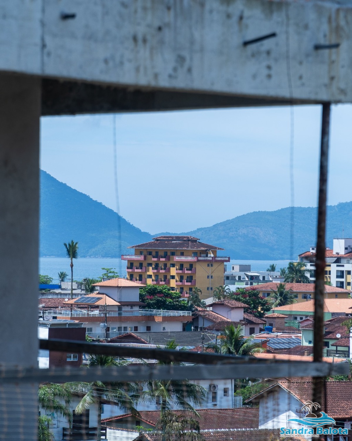 Apartamentos com 1 e 2 dormitórios no centro de ubatuba