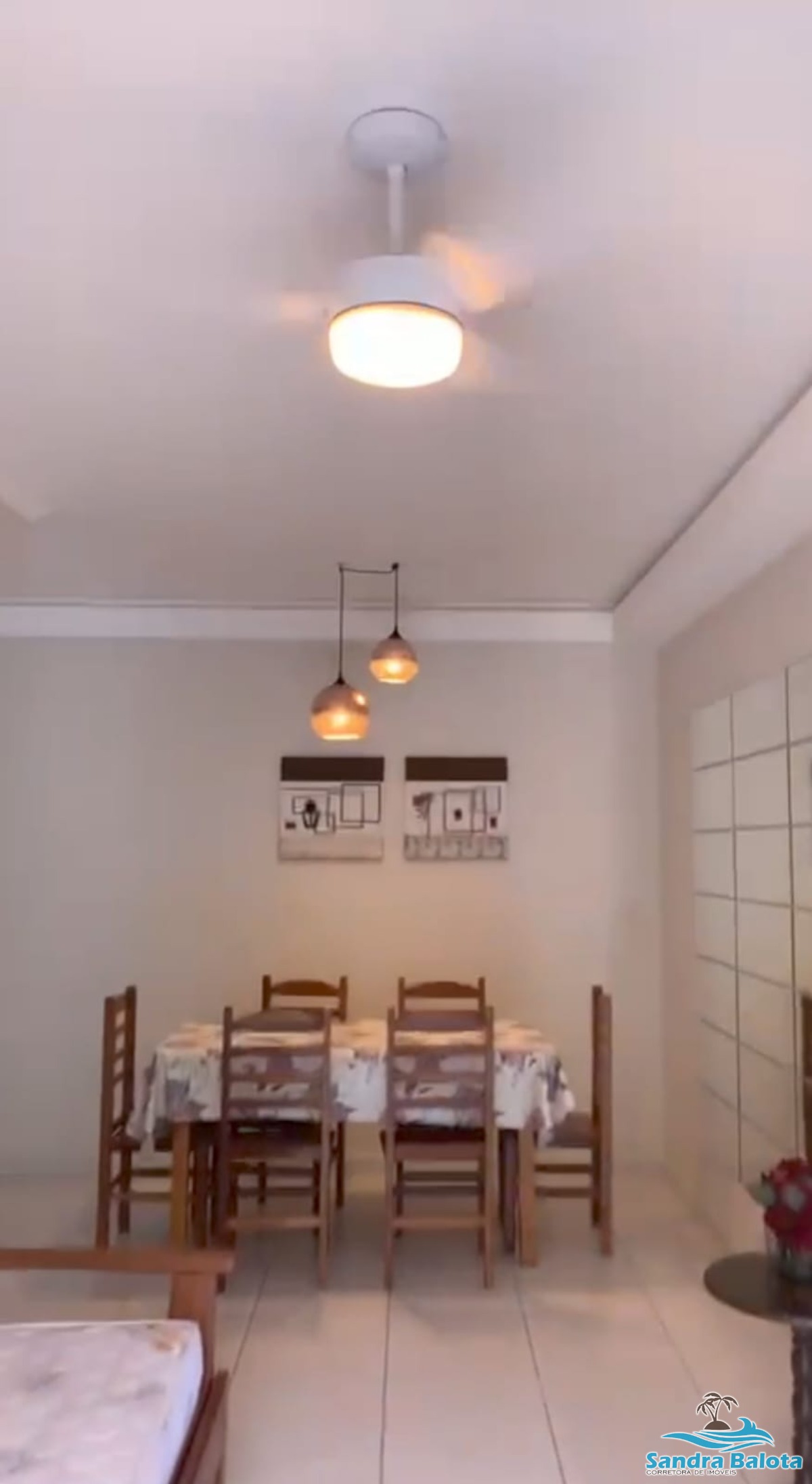 Apartamento com 2 dormitórios sendo 1 suíte à 100 metros da 
